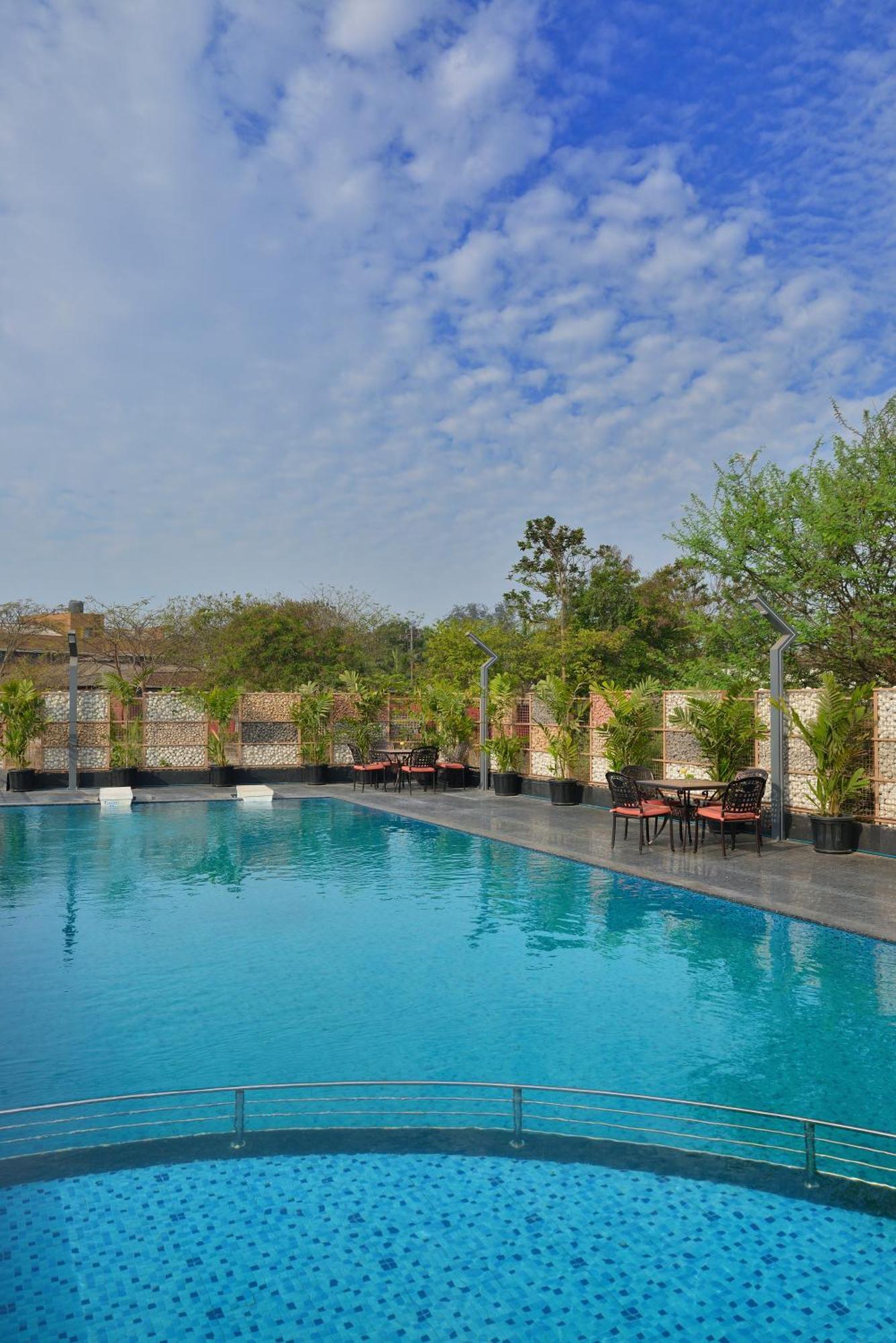 Urbane By Treat Daman Hotel Exterior foto