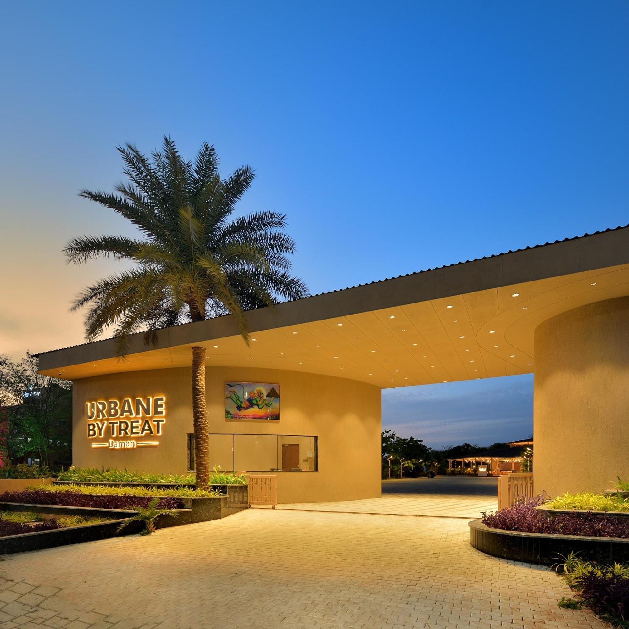 Urbane By Treat Daman Hotel Exterior foto